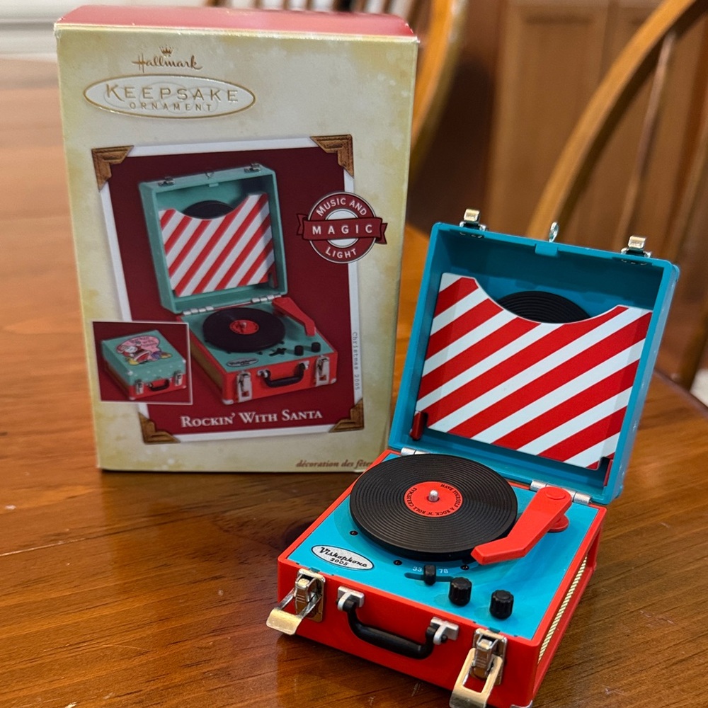 Vintage 2005Hallmark "Rockin' With Santa" Christmas Ornament record player rare